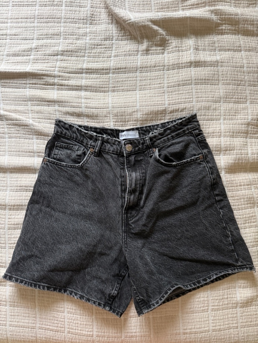 Zara Washed Black High-Rise Denim Shorts - Picture 4 of 5